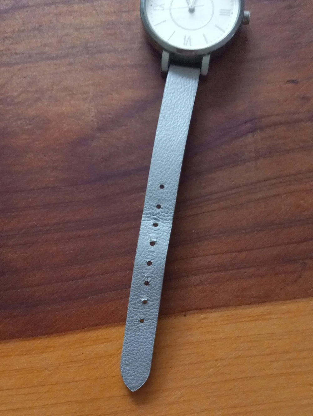 Minimalist Ivory Dial Watch with Light Gray Strap